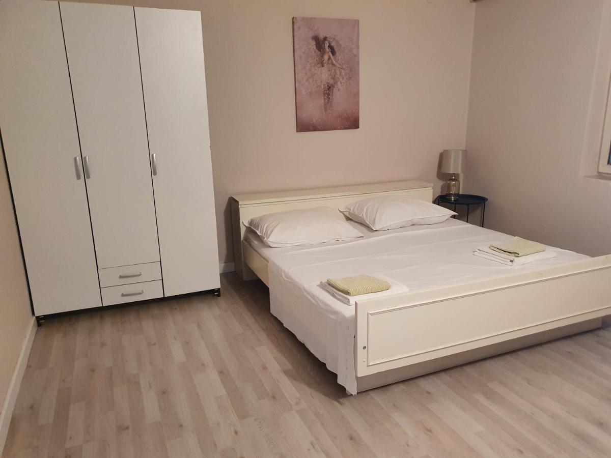 Apartman Luka Apartment Sinj Exterior photo