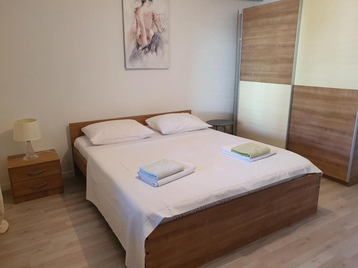 Apartman Luka Apartment Sinj Exterior photo